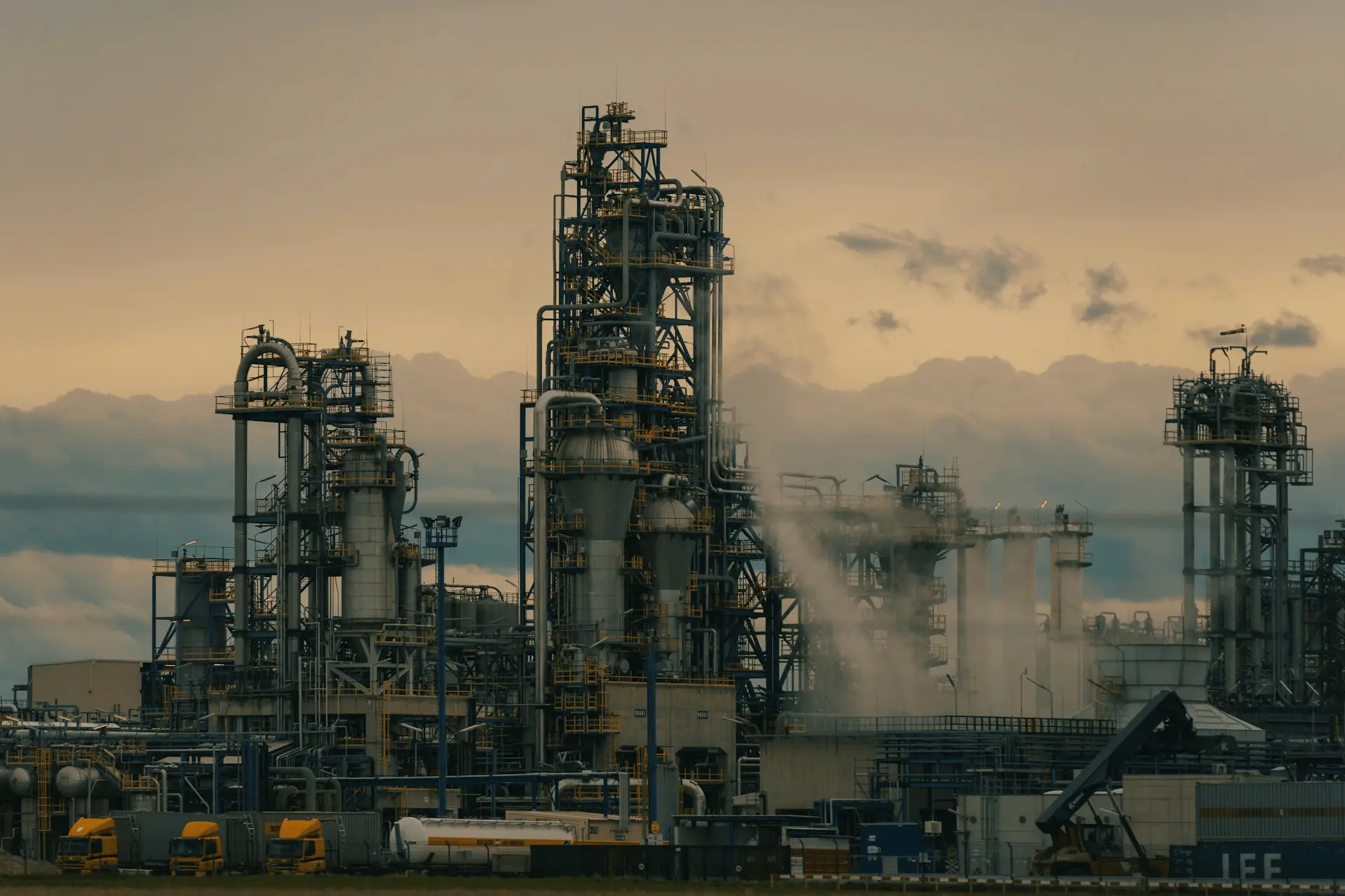 Une usine de raffinage