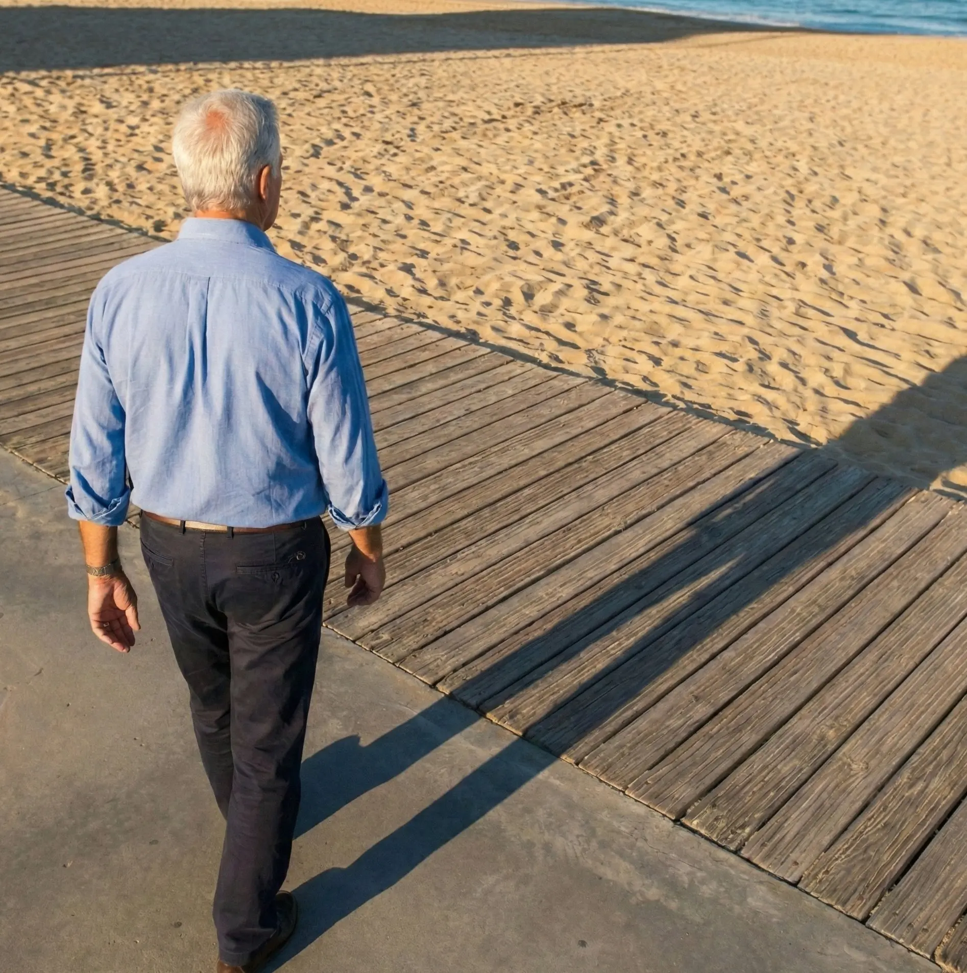 senior sur la plage