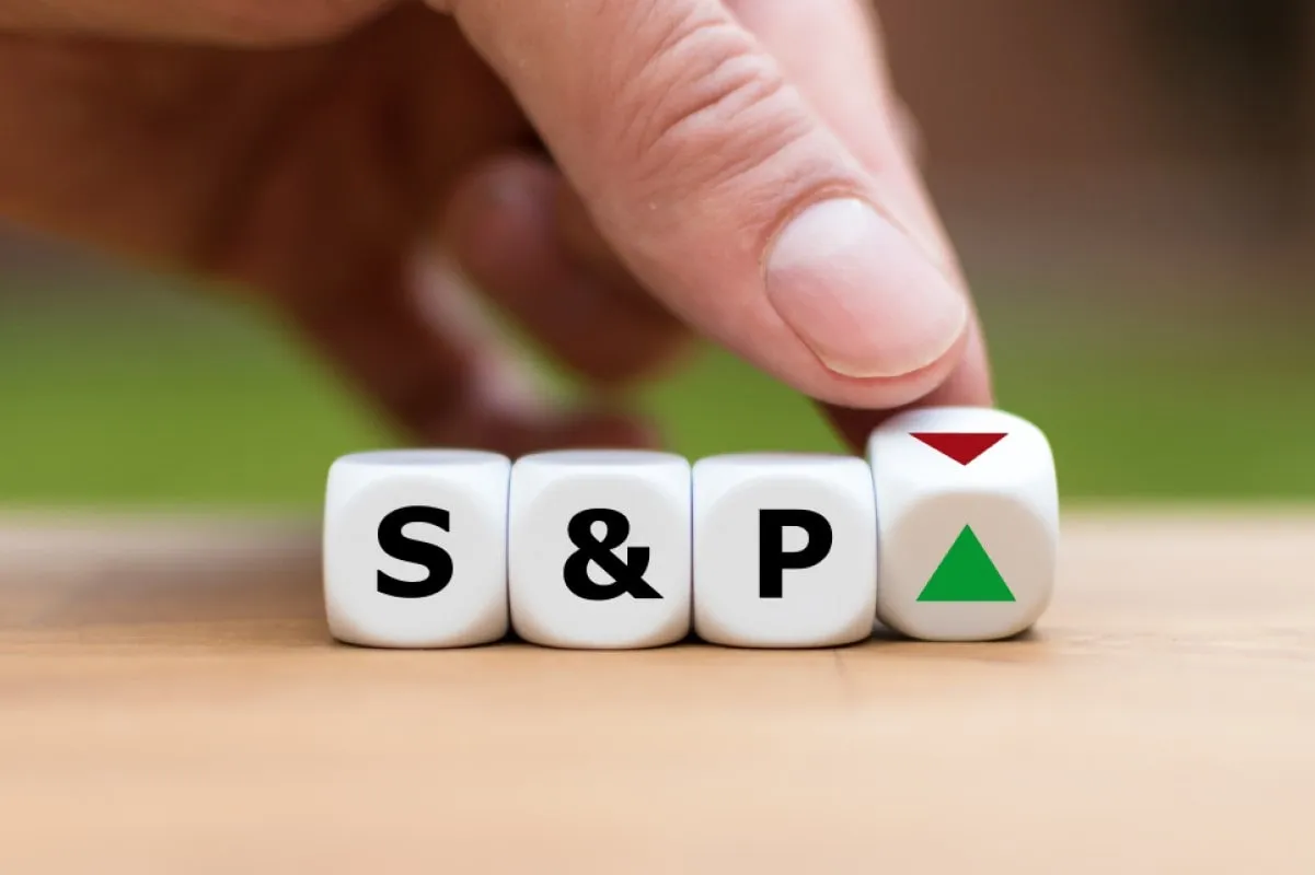 Des dés avec une inscription "S&P"