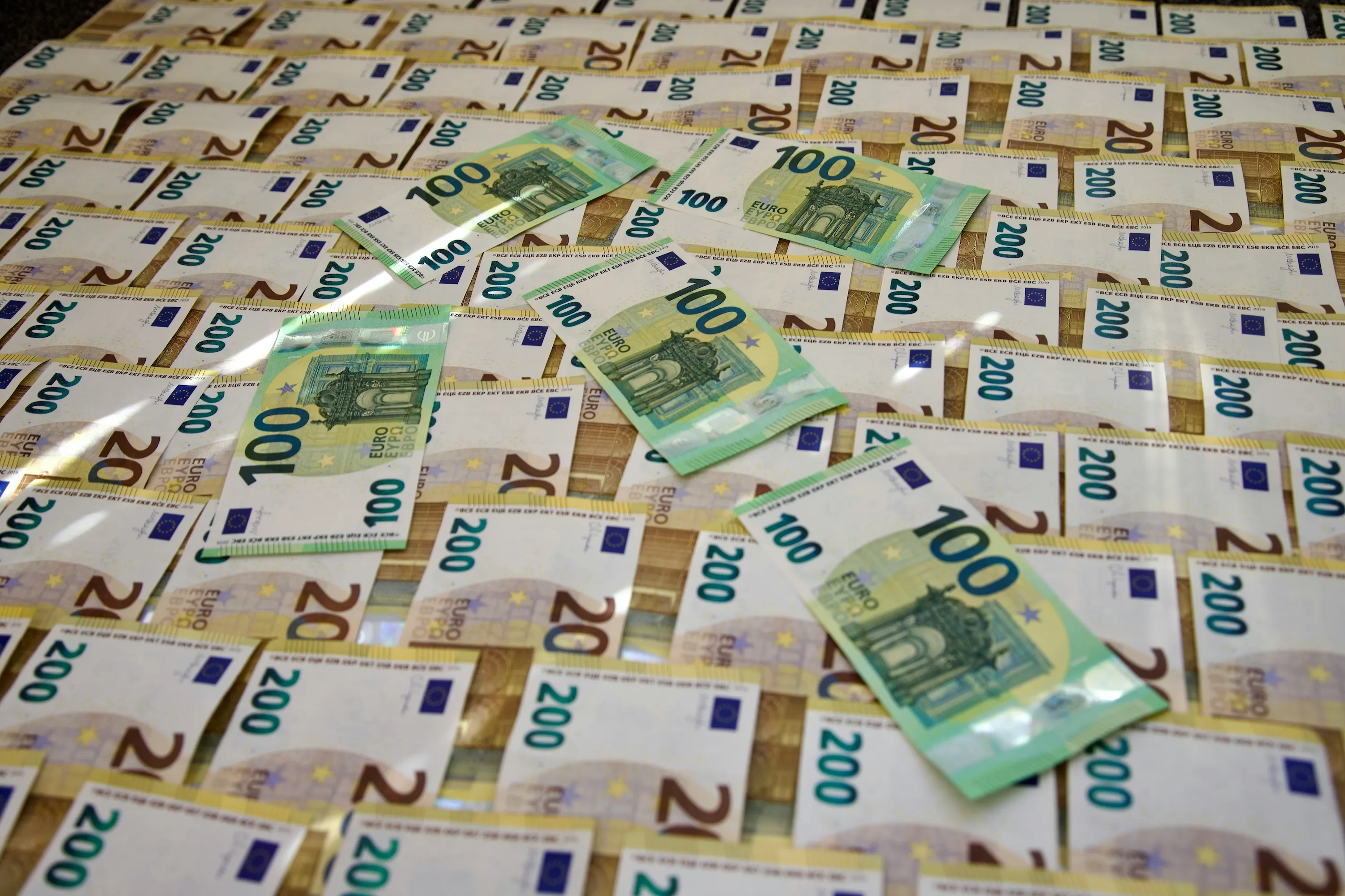 Billets d'euros étalés