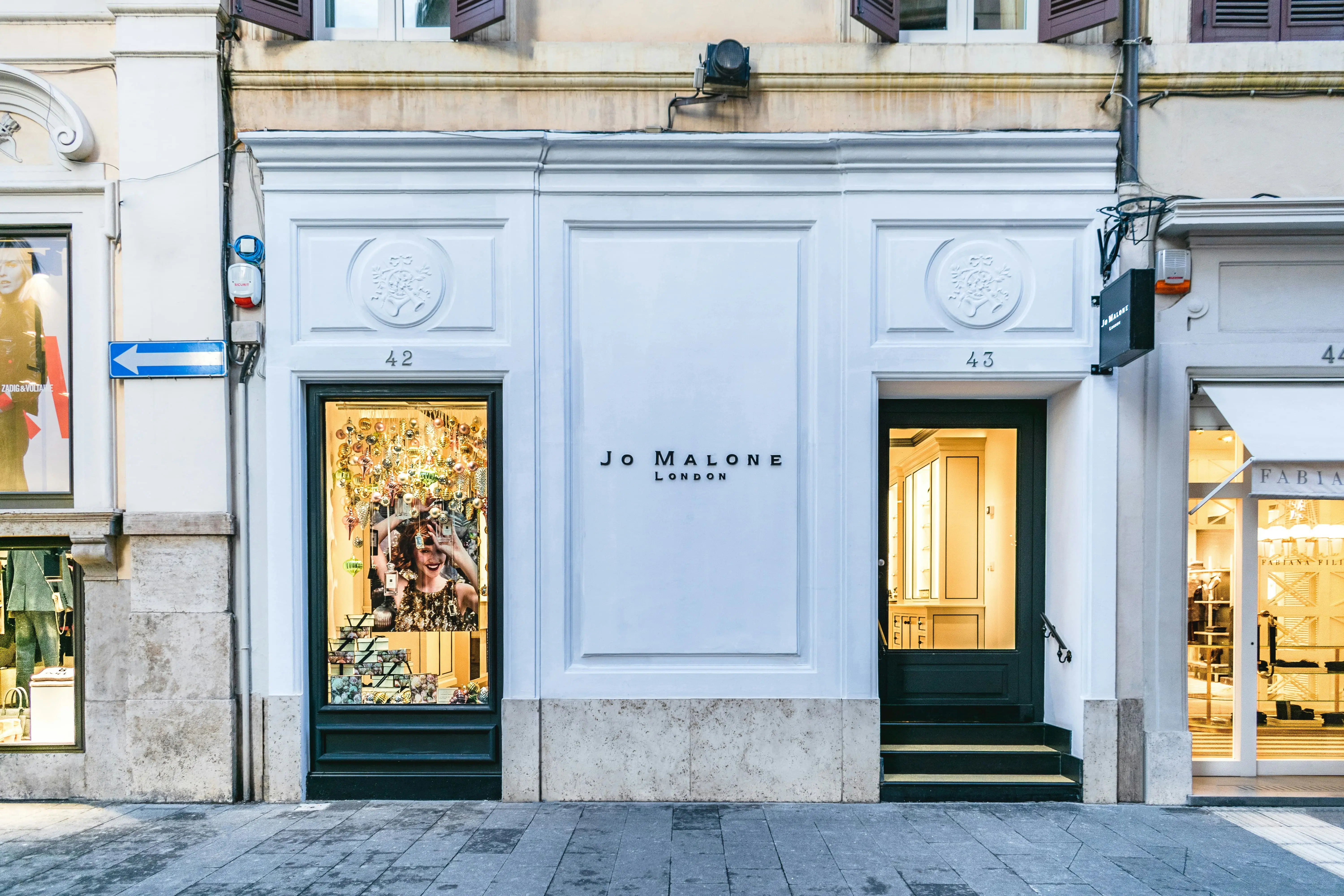 Magasin dans une rue commerçante