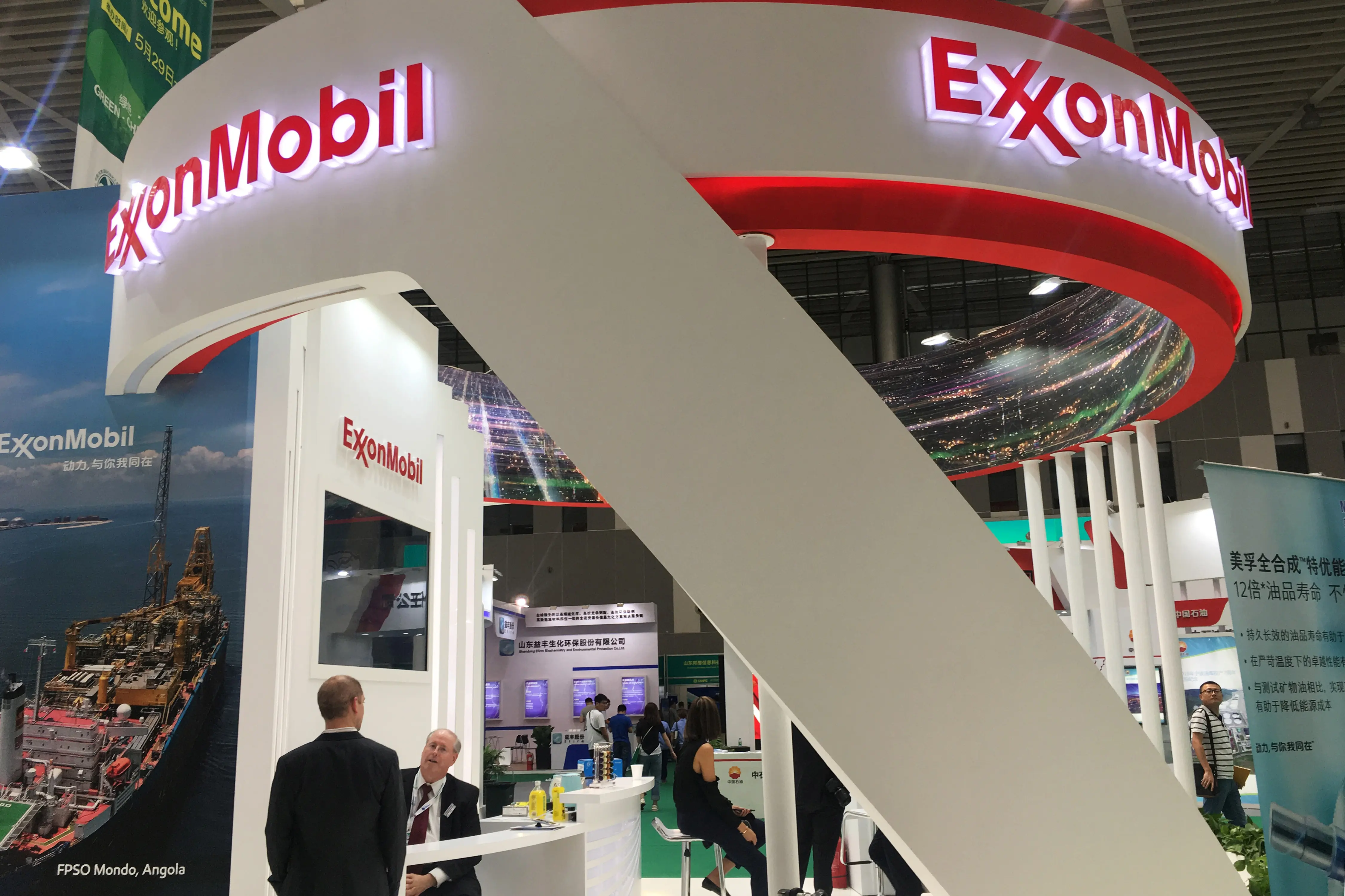Exxon Mobil stand