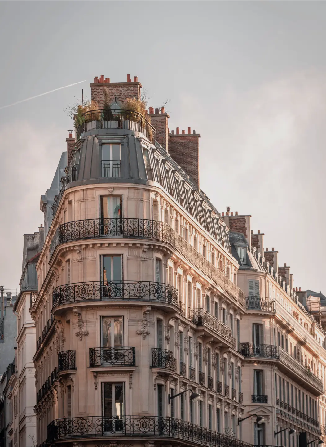 Superbe immeuble d'angle Haussmannien à Paris